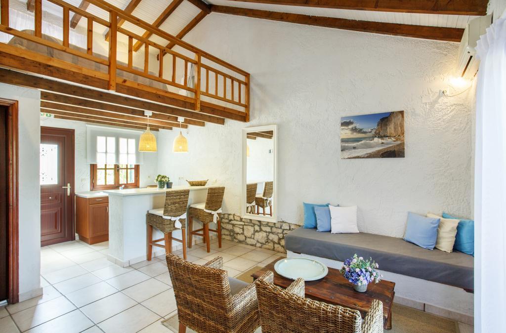 Glyfada Beach Villas Longos  Ruang foto